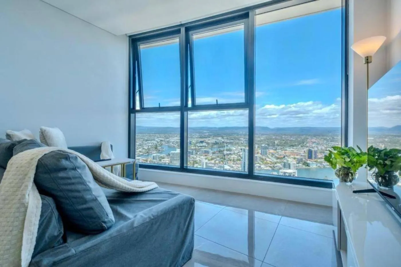 Apartment New Build Meriton Beachfront Gold Coast