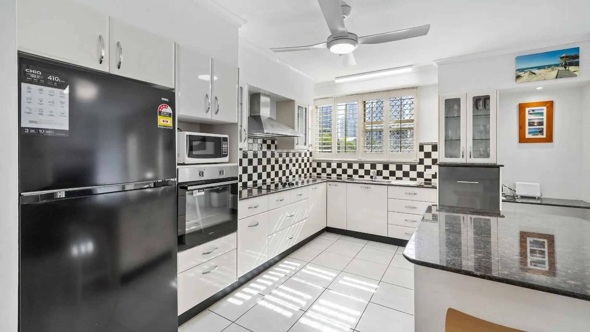 4bed2bath Ocean Breeze Getaway - Pacific St Gem Apartment *