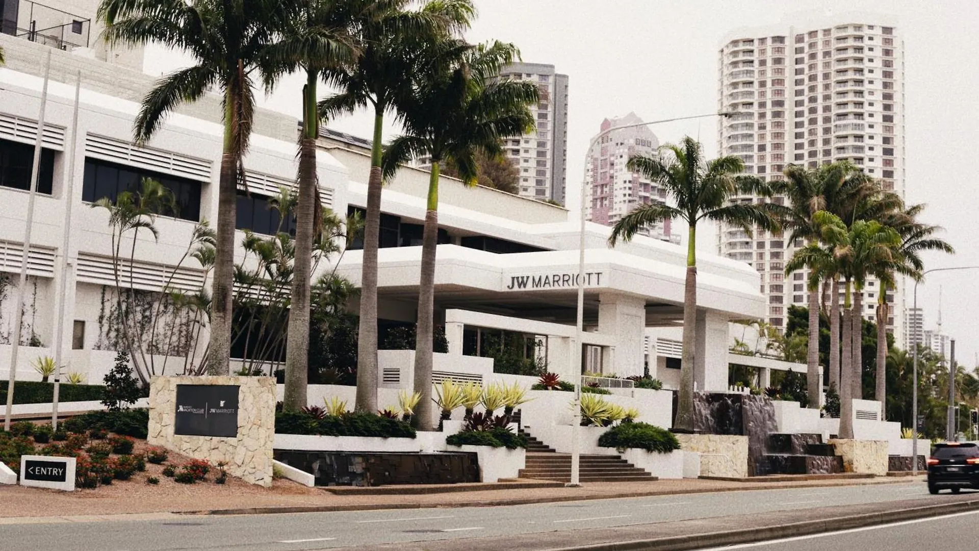 High Level Spacious Ocean View At Surfers * Gold Coast