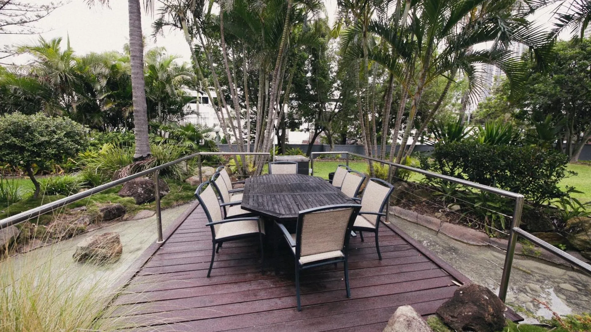 Apartment High Level Spacious Ocean View At Surfers *