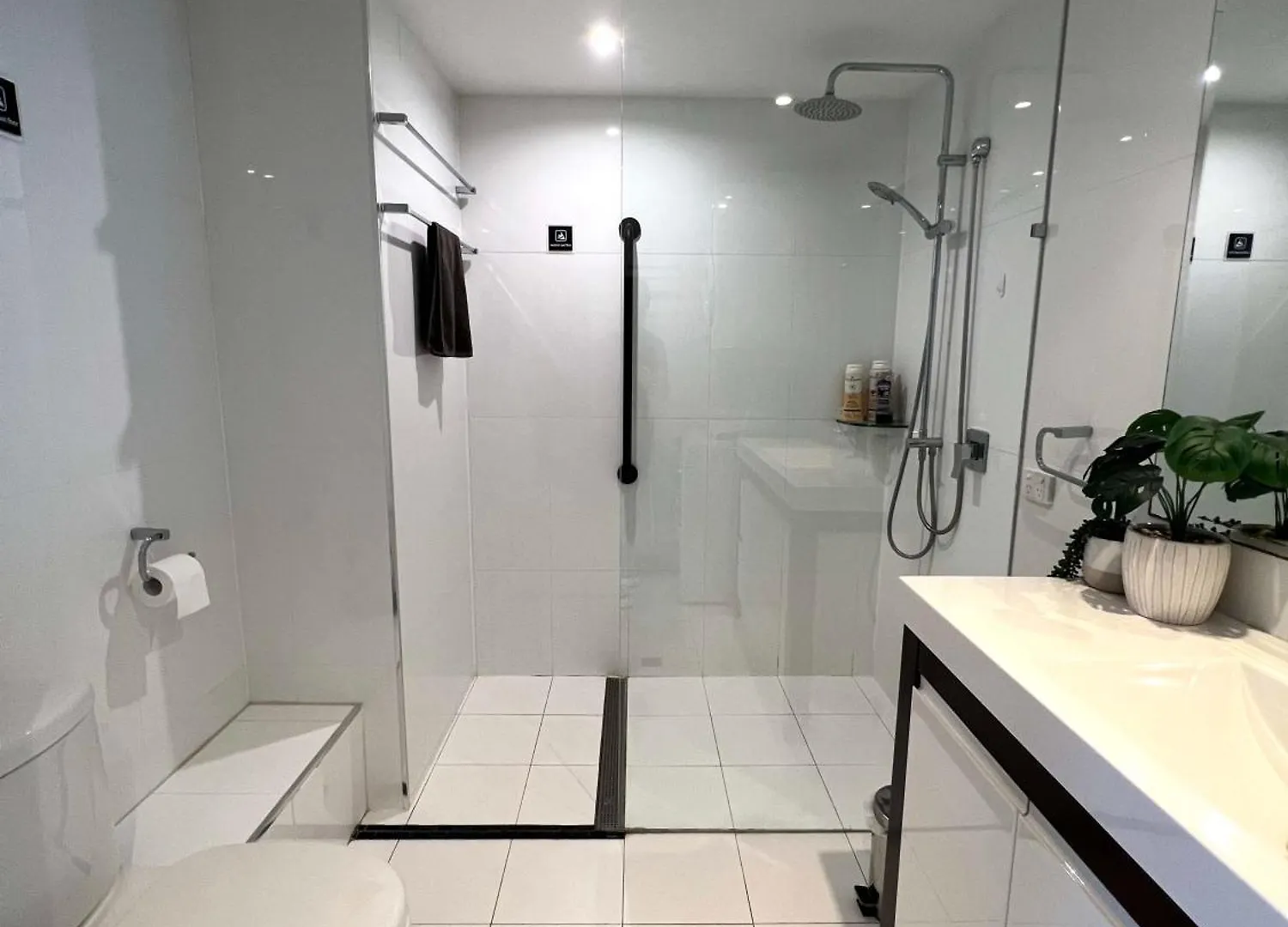 High Level Spacious Ocean View At Surfers Apartment Gold Coast