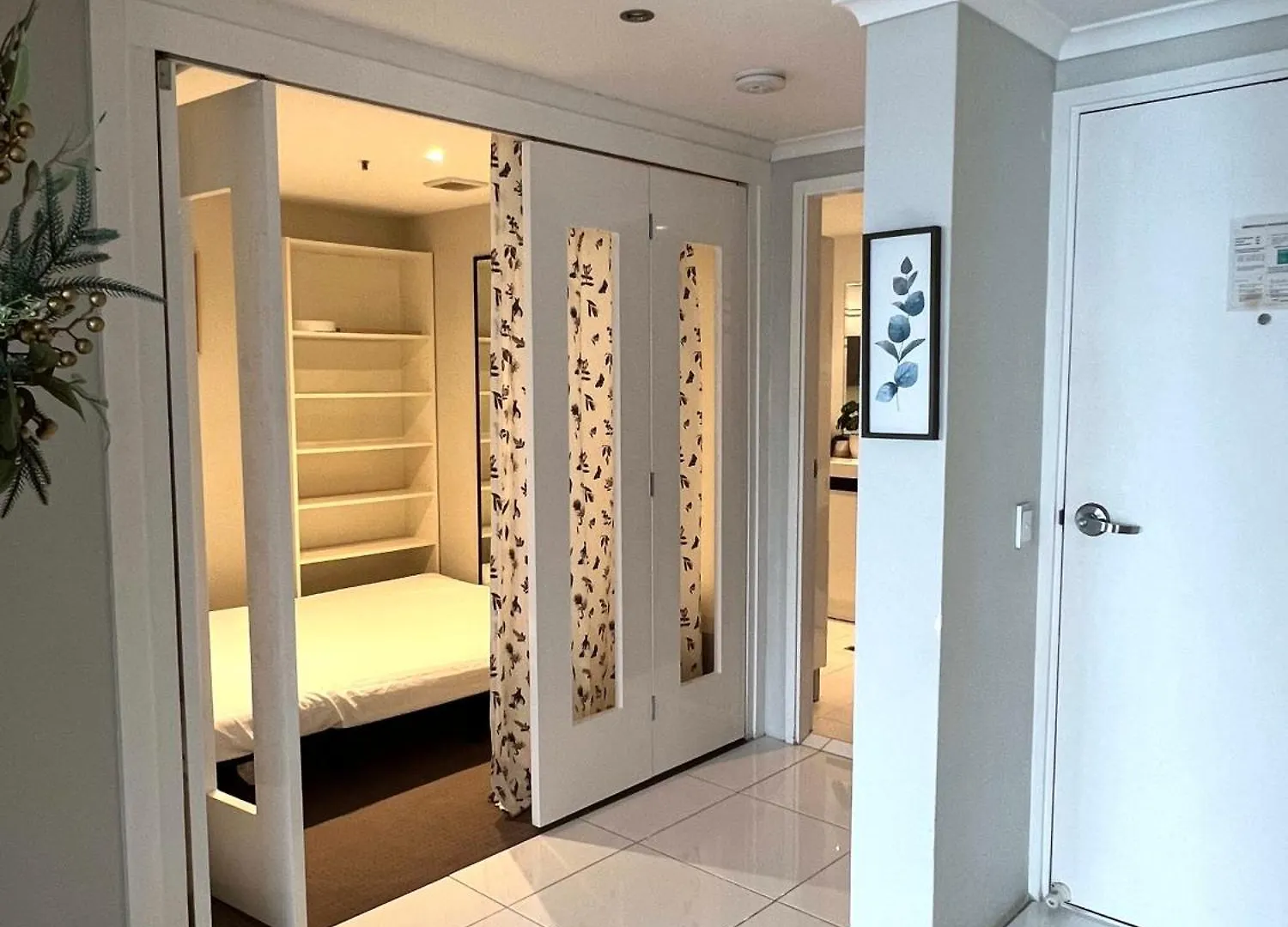 High Level Spacious Ocean View At Surfers *