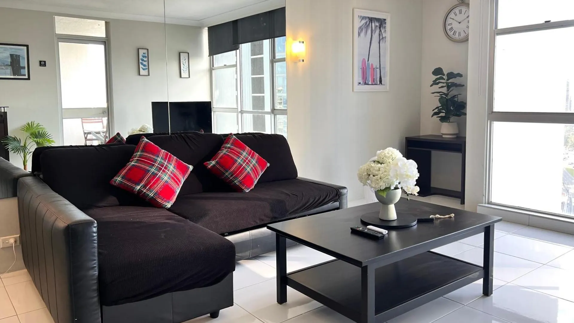 High Level Spacious Ocean View At Surfers Apartment Gold Coast