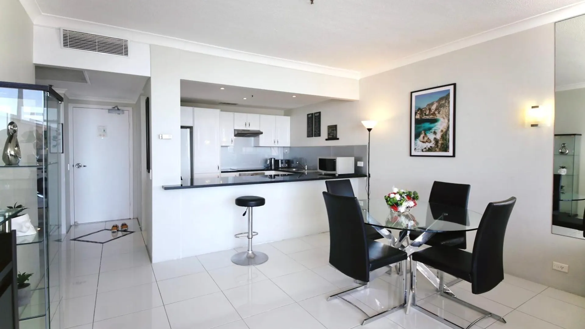 Apartment High Level Spacious Ocean View At Surfers *