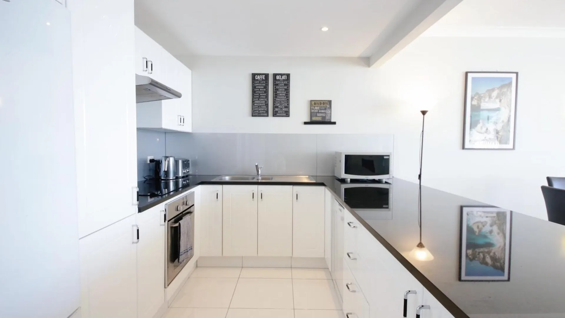 High Level Spacious Ocean View At Surfers Apartment *