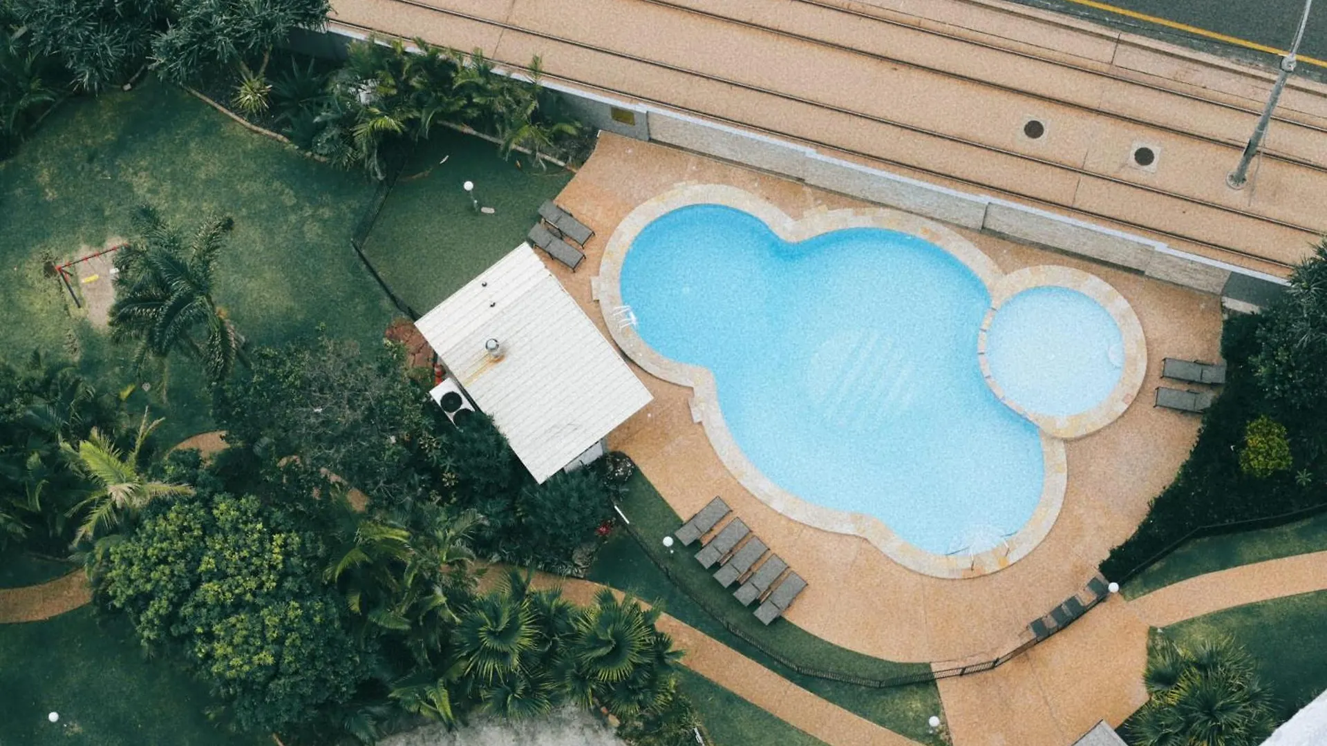 High Level Spacious Ocean View At Surfers *