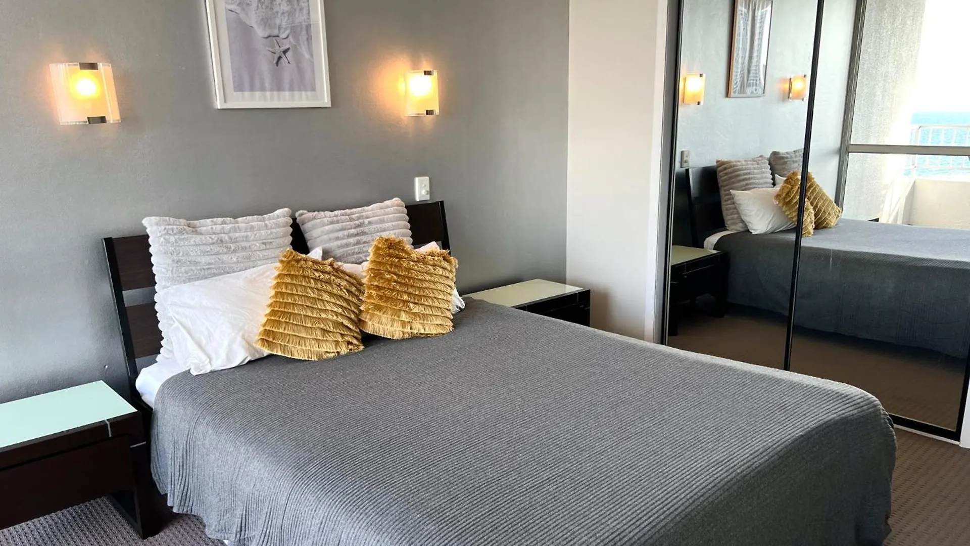 High Level Spacious Ocean View At Surfers * Gold Coast