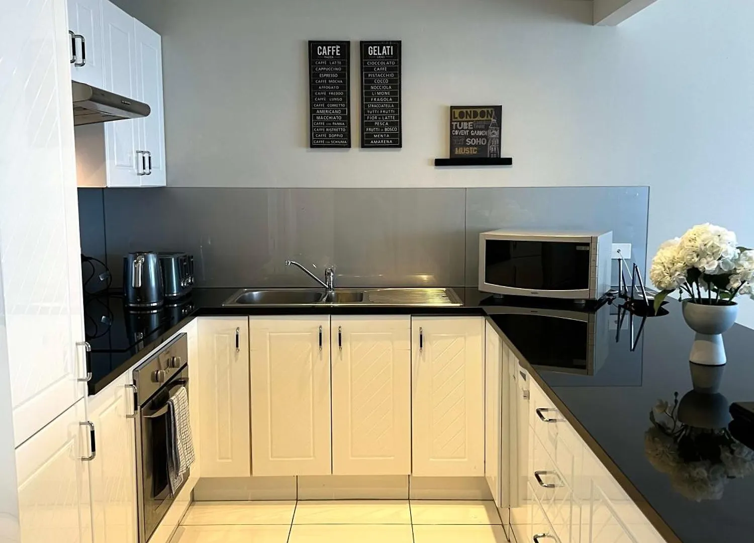 High Level Spacious Ocean View At Surfers * Gold Coast