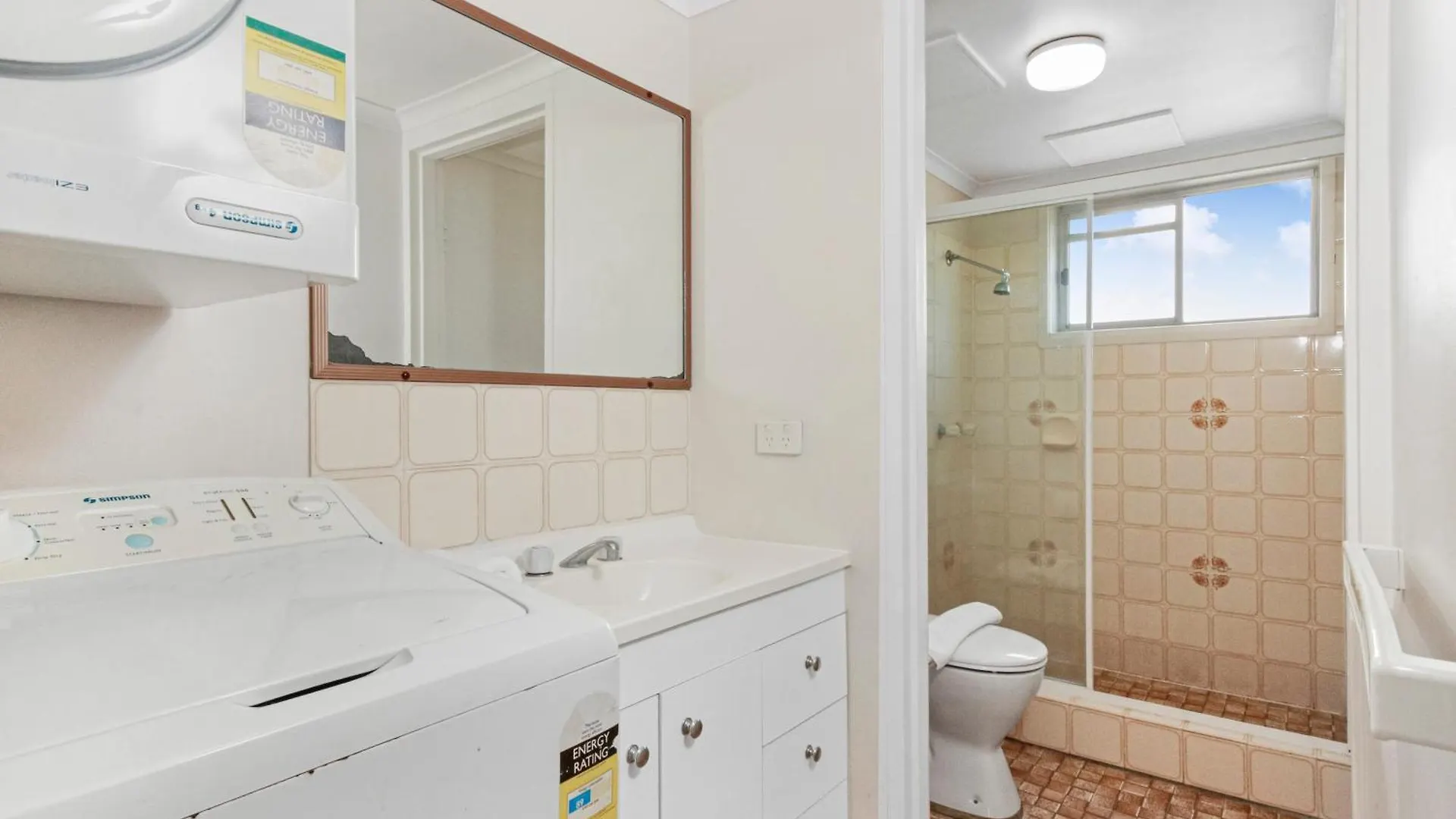 Apartment Superb 1 Bedroom Near The