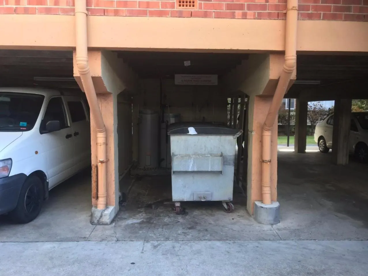 1 Bedroom Funky Steps To The Apartment *