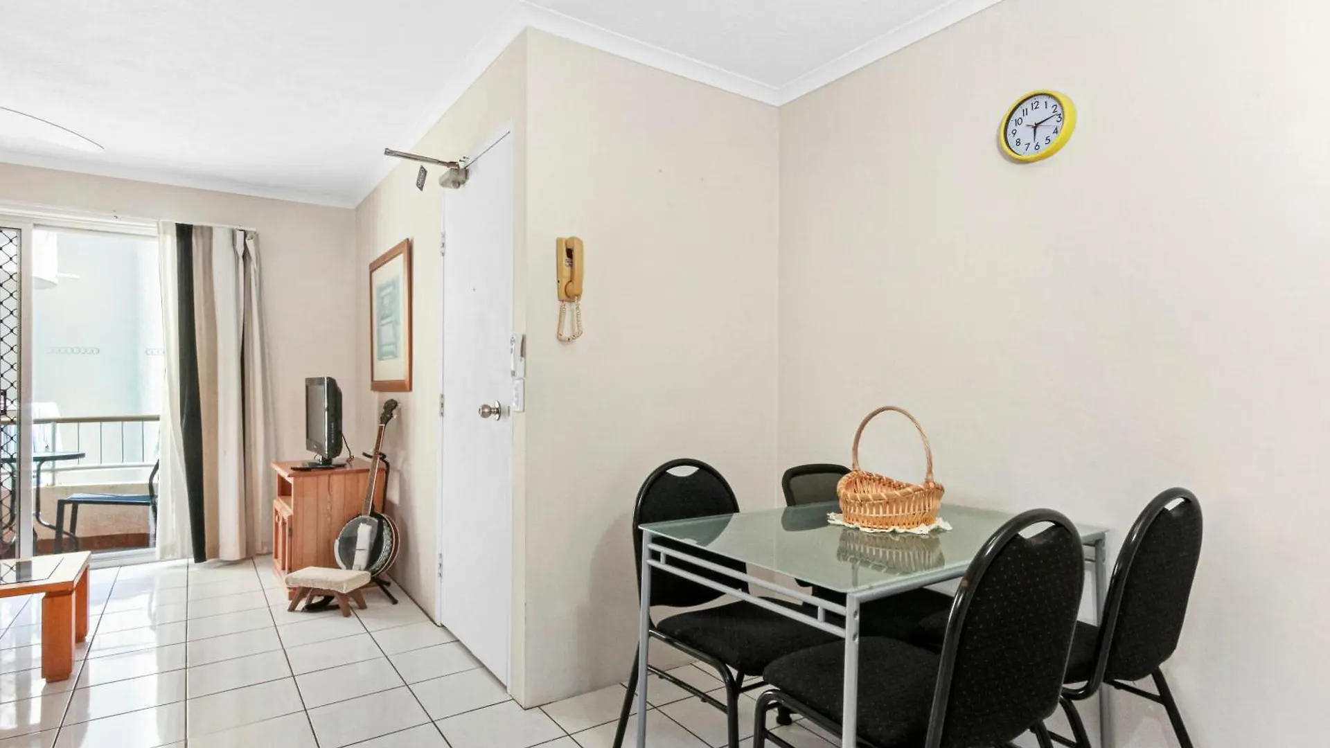 Apartment Superb 1 Bedroom Near The *