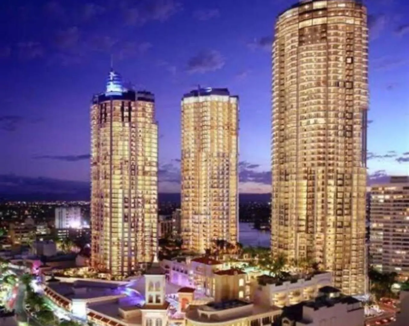 Coastal Charm At Chevron Towers Apartment