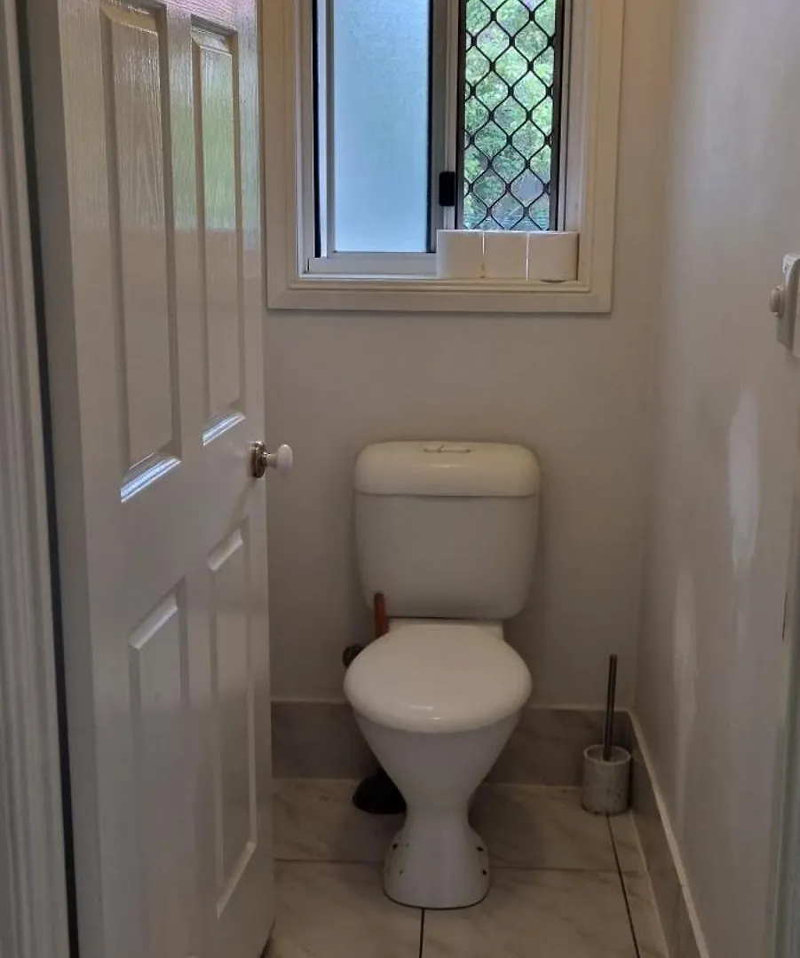 6 Bedroom House With Pool Holiday home Gold Coast