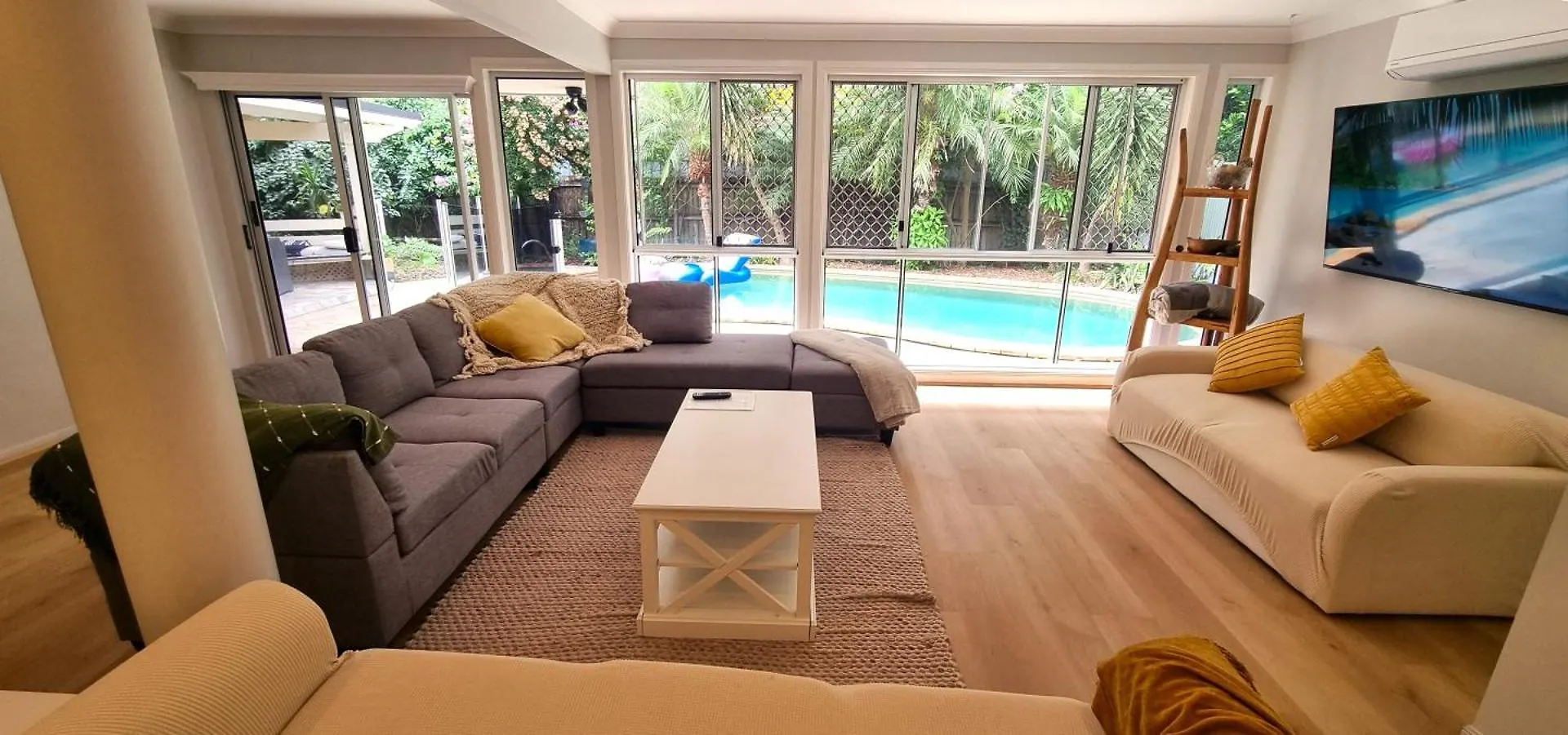 6 Bedroom House With Pool * Gold Coast