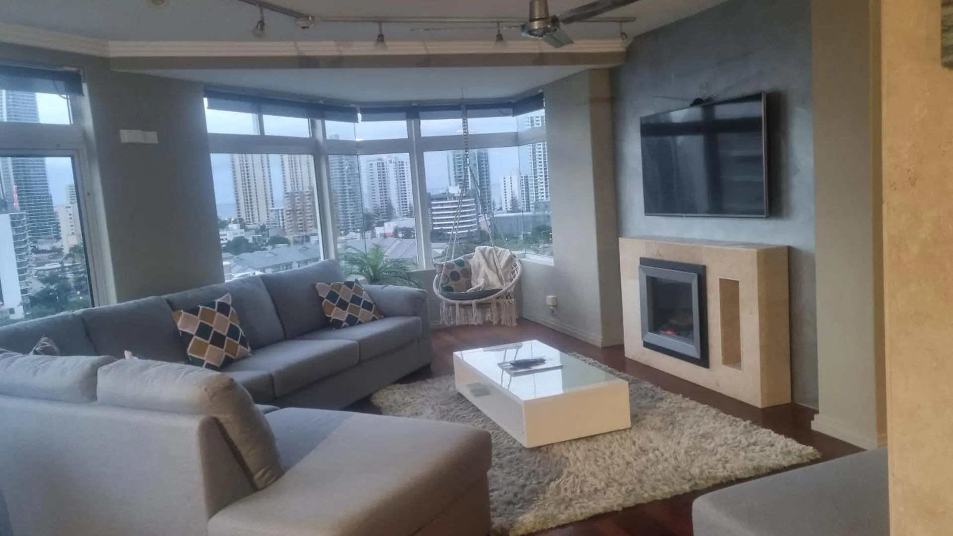 Superior Penthouse In Surfers Paradise On The *