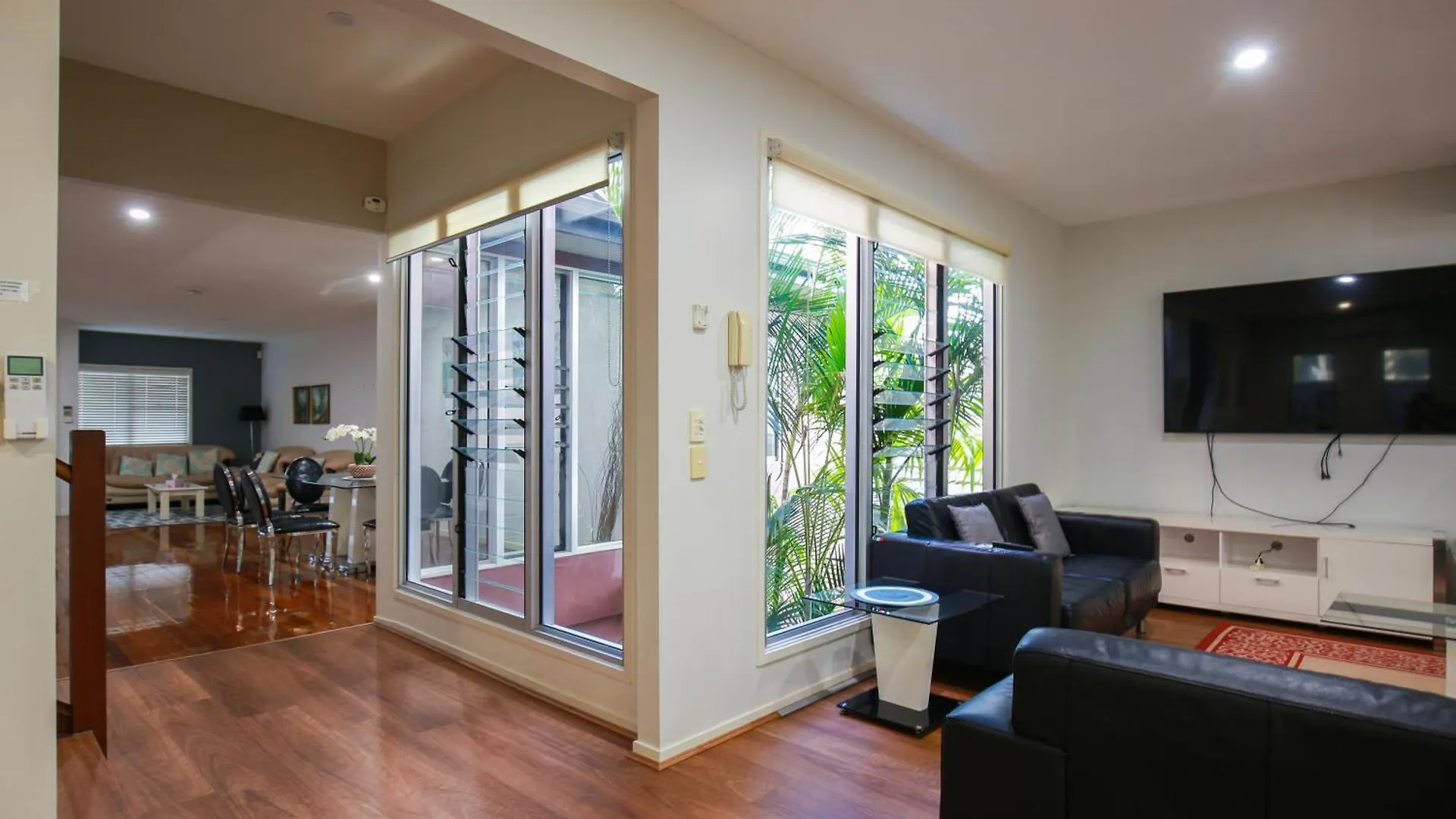 The Palm In Heart Of Surfers Paradise *