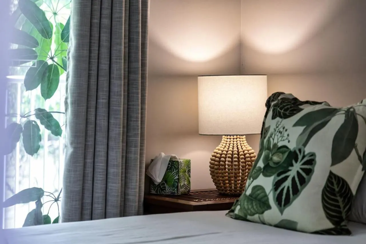 Riverfront Oasis In Elanora Holiday home