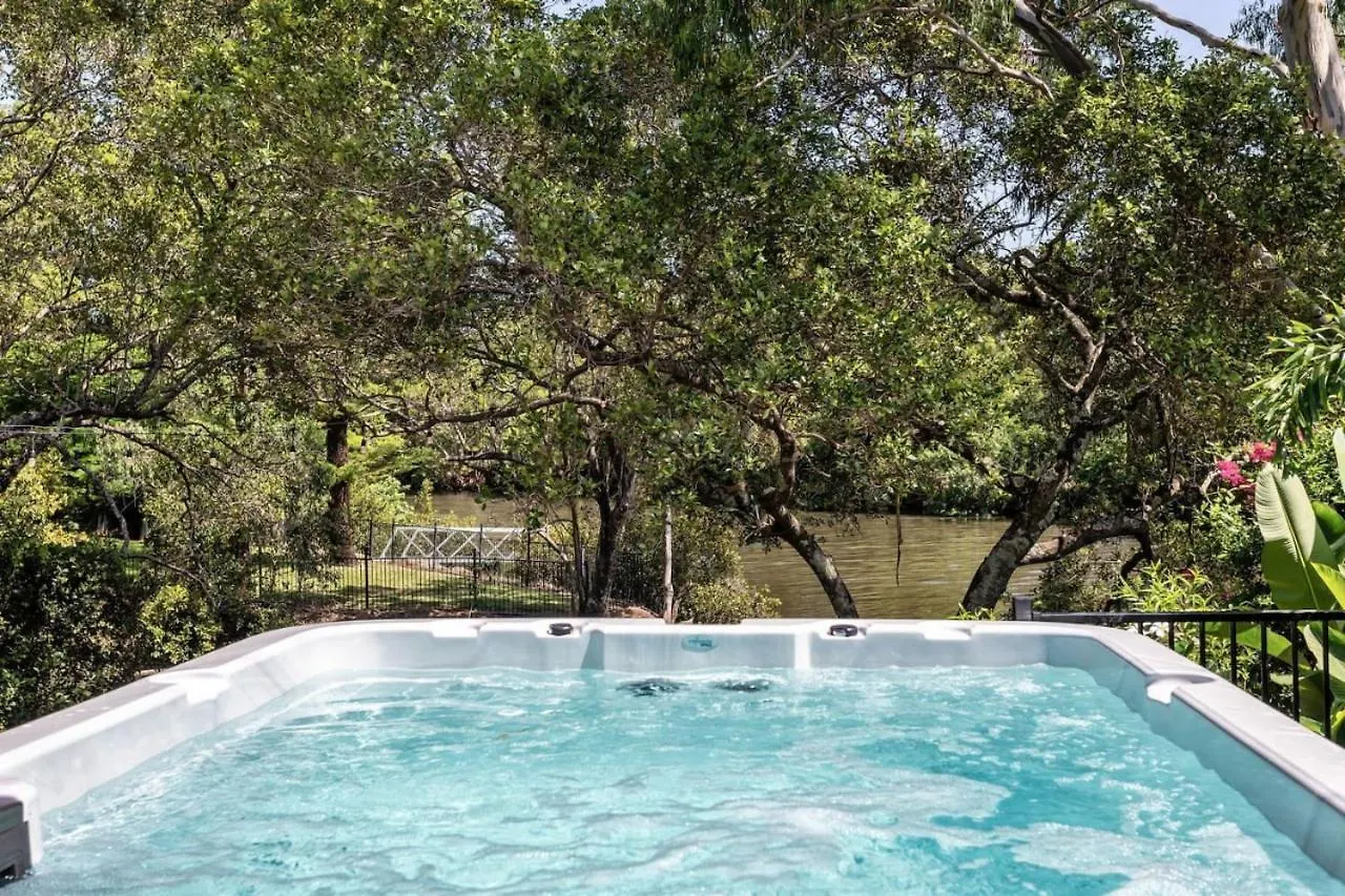 Riverfront Oasis In Elanora Holiday home *