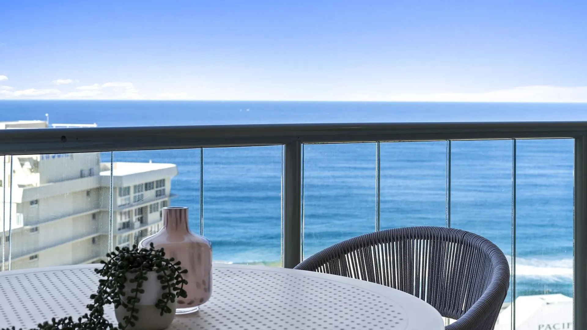 Prime Views From 4 Bedroom Newly Renovated Ocean Unit At Sun - Q Apartment *