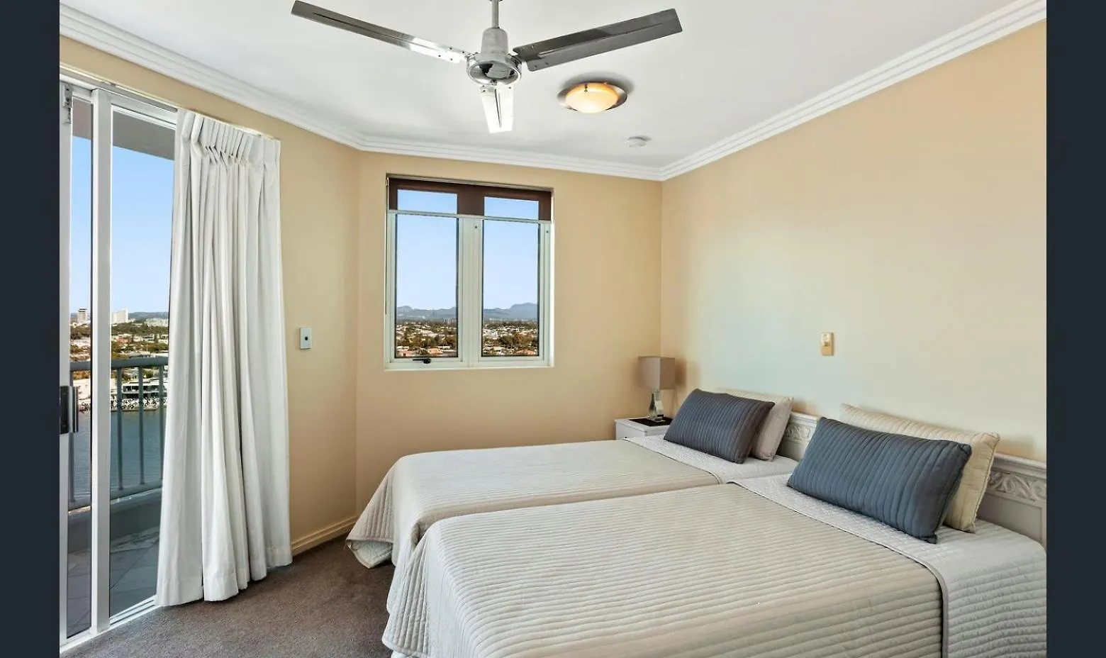 Superior Penthouse In Surfers Paradise On The