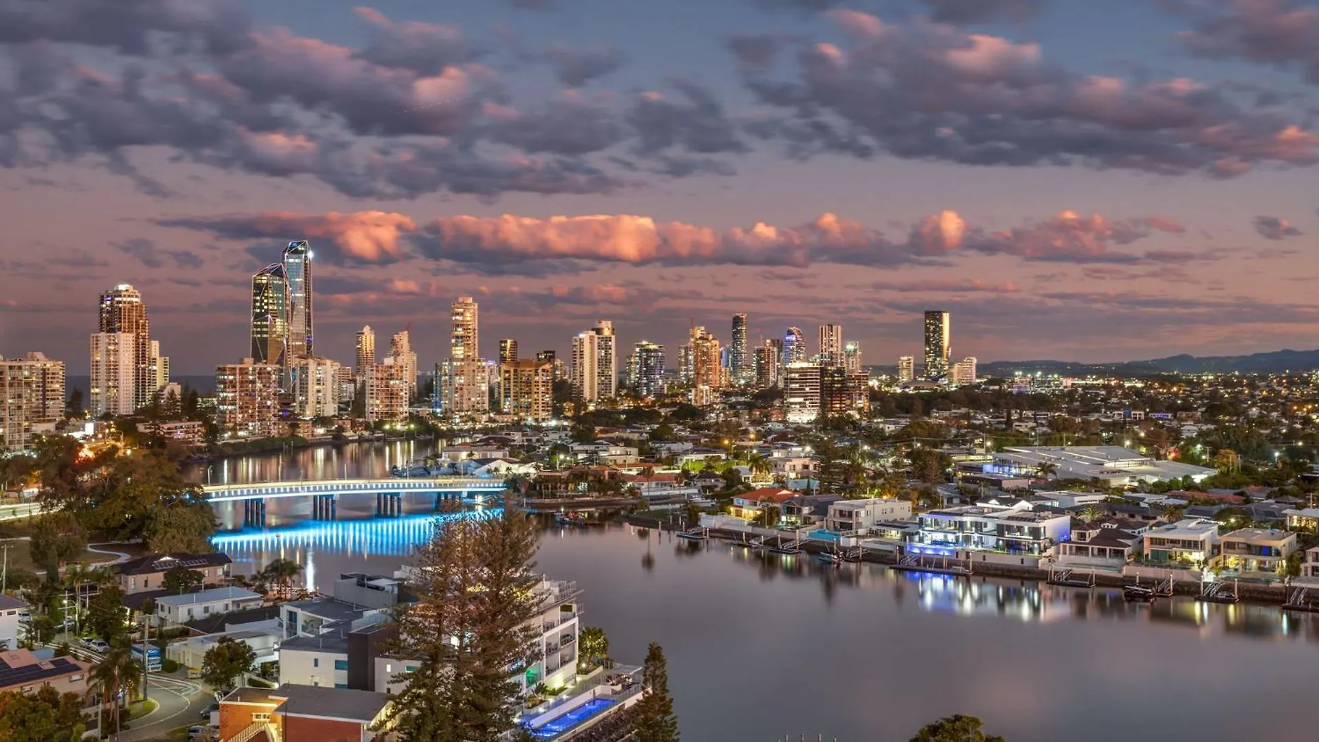 Apartment Superior Penthouse In Surfers Paradise On The Gold Coast