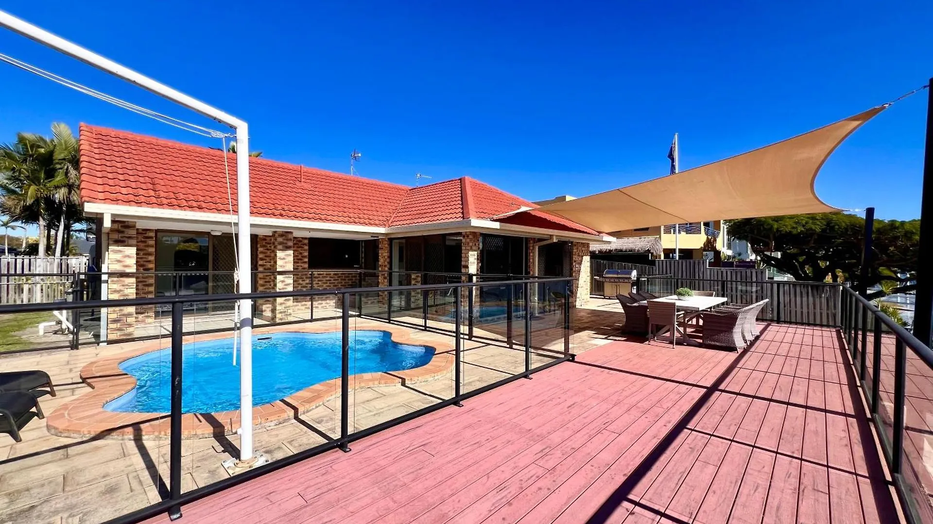 Waterfront Family House With Pool, Bbq Villa Gold Coast