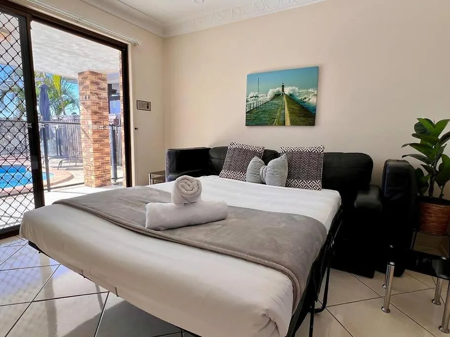 Waterfront Family House With Pool, Bbq Gold Coast