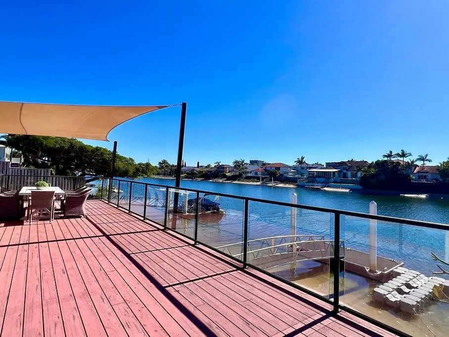Waterfront Family House With Pool, Bbq *