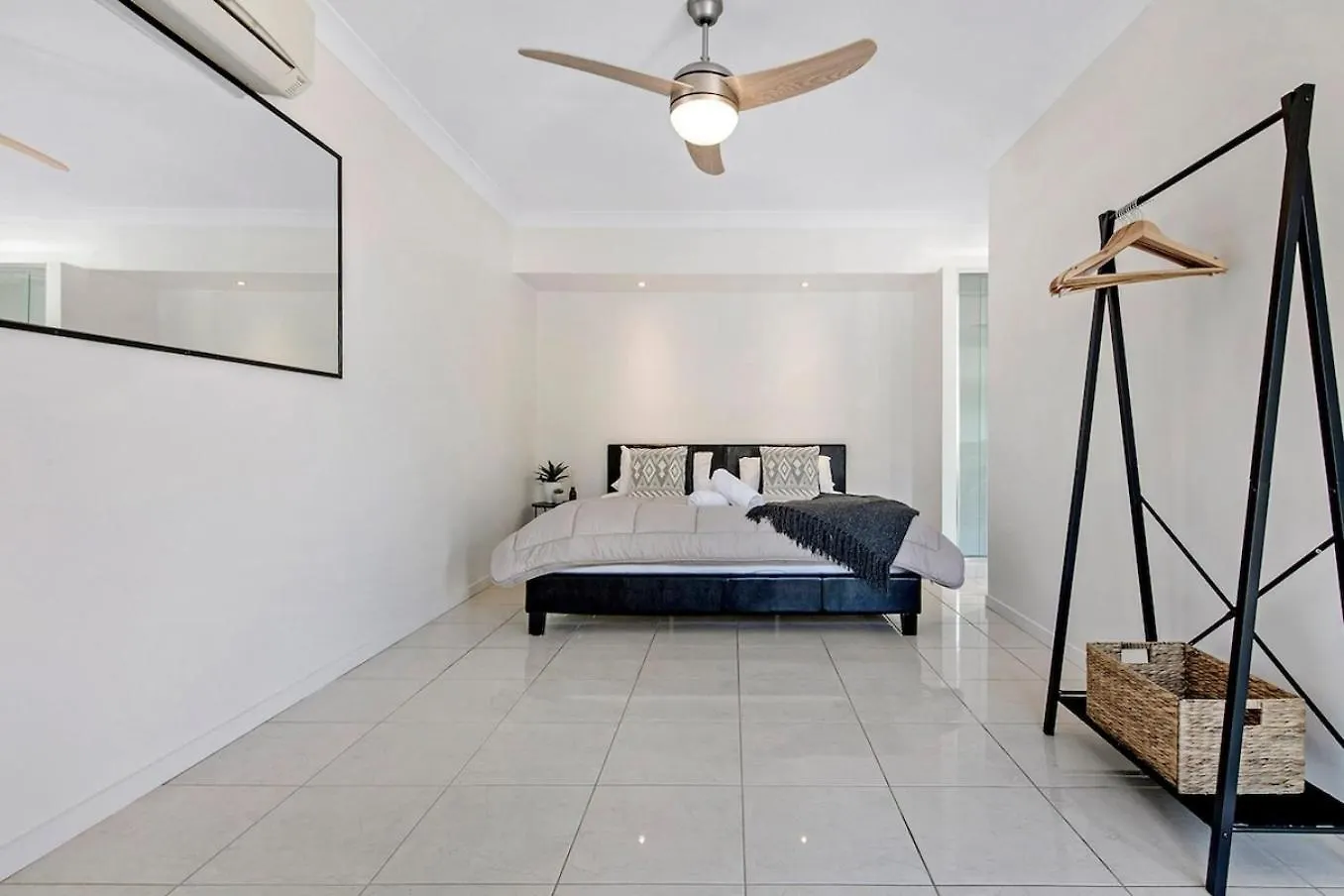Sandy Shores - Large Family Retreat * Gold Coast