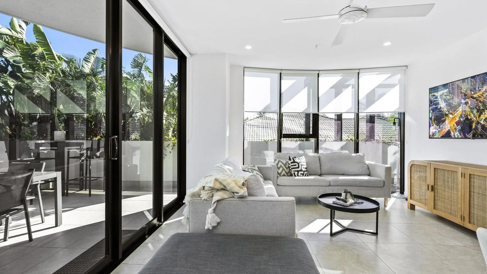 Apartment Modern 2-bedroom Private On Floor In Broadbeach