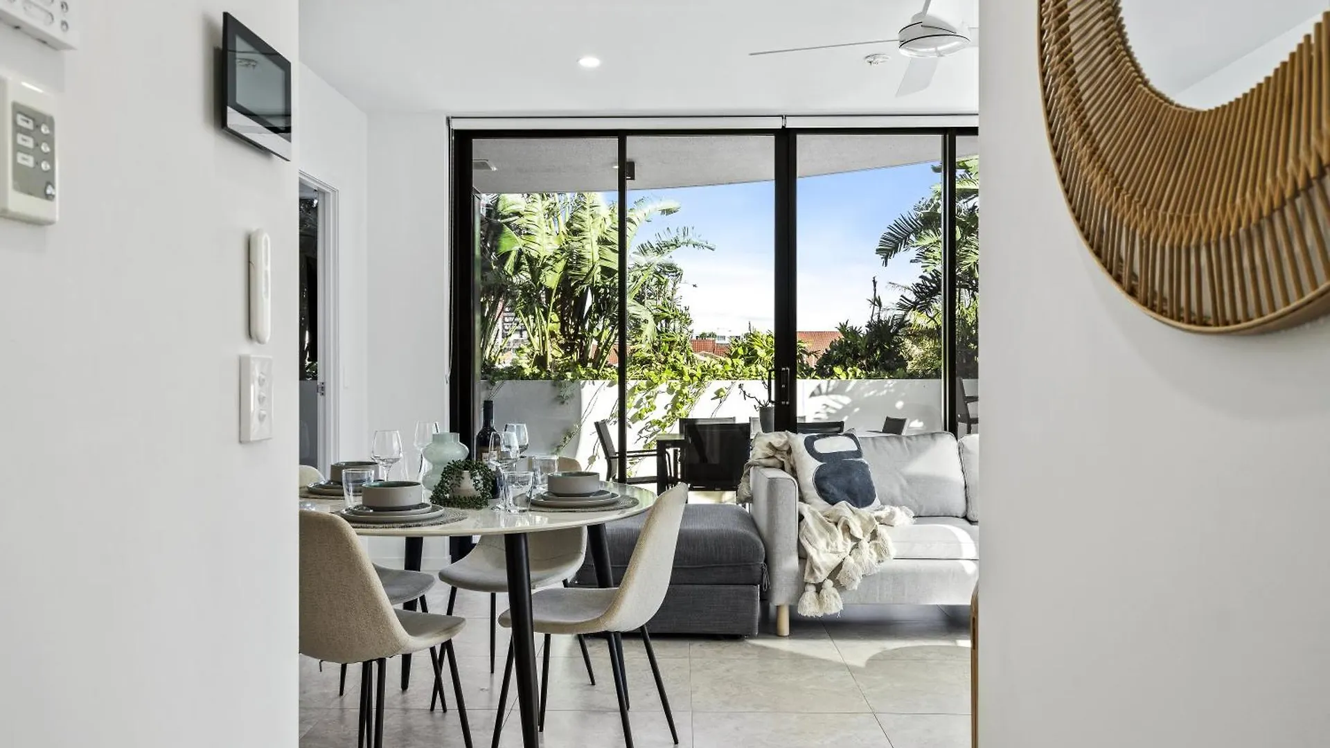Apartment Modern 2-bedroom Private On Floor In Broadbeach