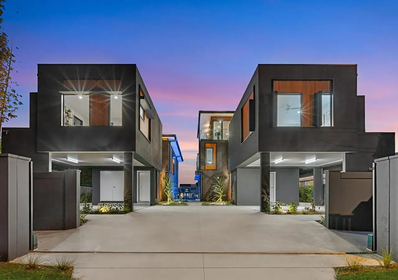 Brand New Modern 8 Bedroom In City Centre - Heated Modern Infinity Pool Villa