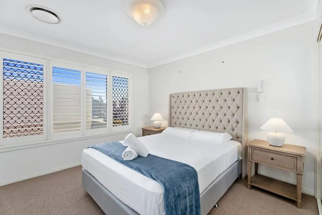 Entire In Southport Parade Southport Villa Gold Coast