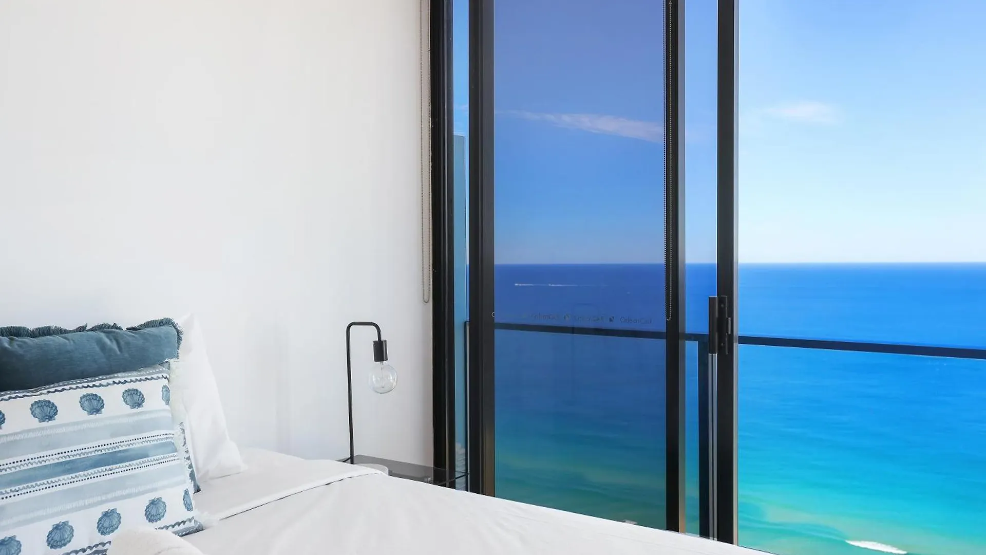 Circle On Cavill 60fl 3 Brm With Amazing View! Gold Coast