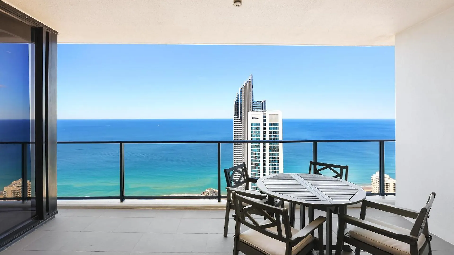 Circle On Cavill 60fl 3 Brm With Amazing View! Apartment