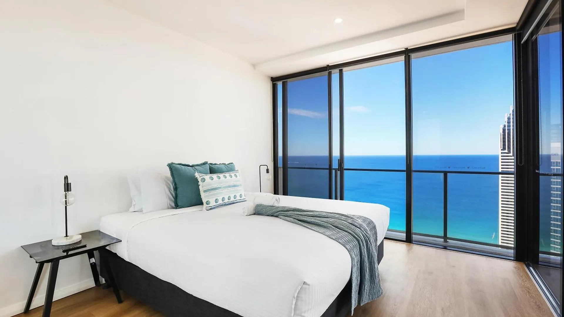 Circle On Cavill 60fl 3 Brm With Amazing View! Gold Coast