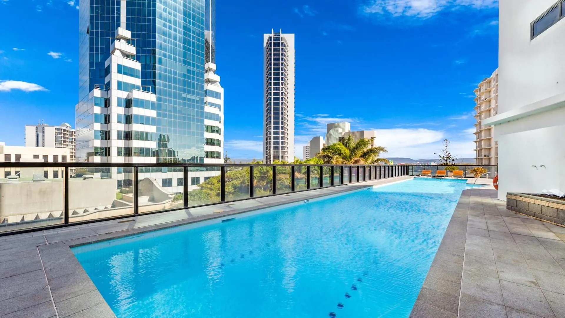 Circle On Cavill 60fl 3 Brm With Amazing View! Apartment