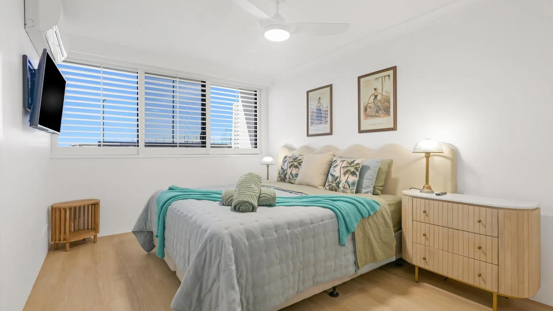 Front Oasis With Private Courtyard Gold Coast