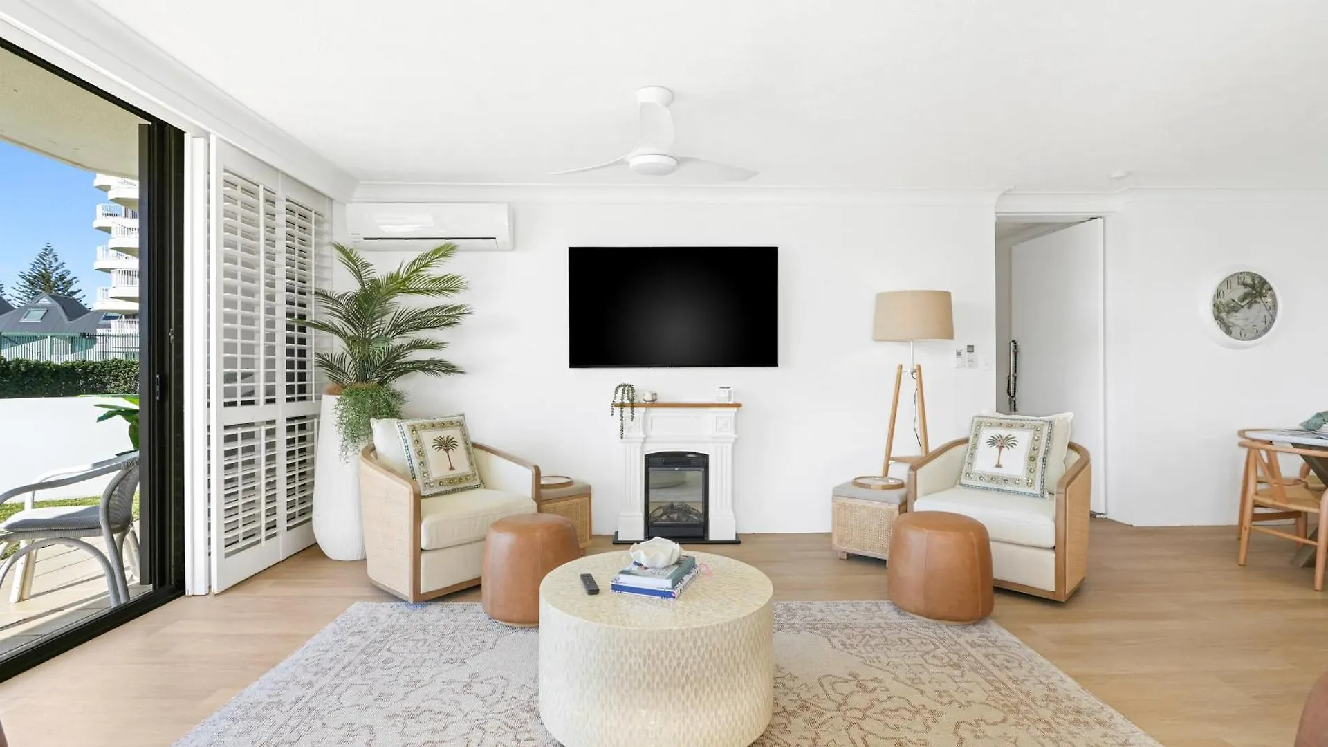 Front Oasis With Private Courtyard Gold Coast