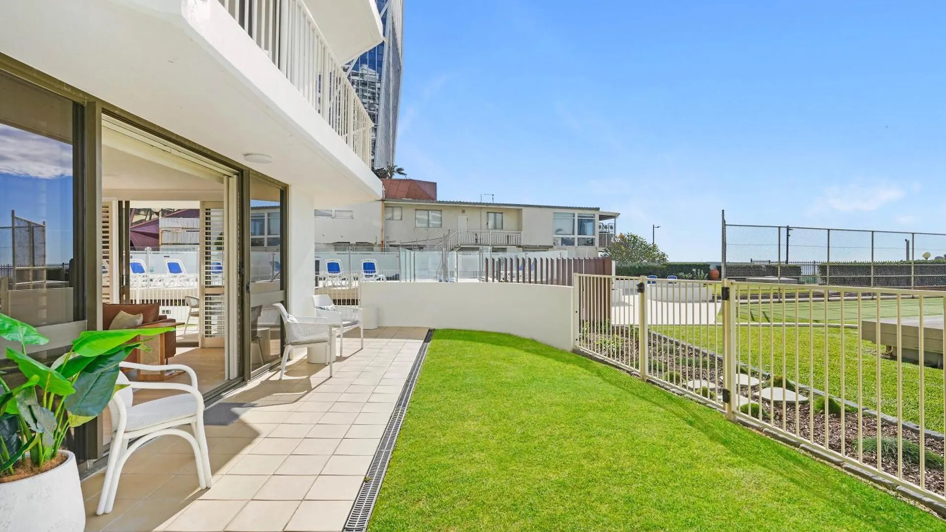 Front Oasis With Private Courtyard Appartement *