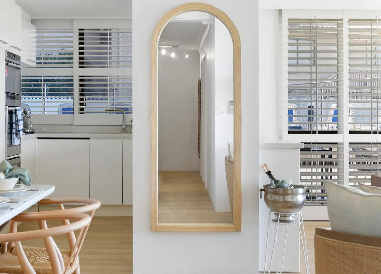 Front Oasis With Private Courtyard Gold Coast