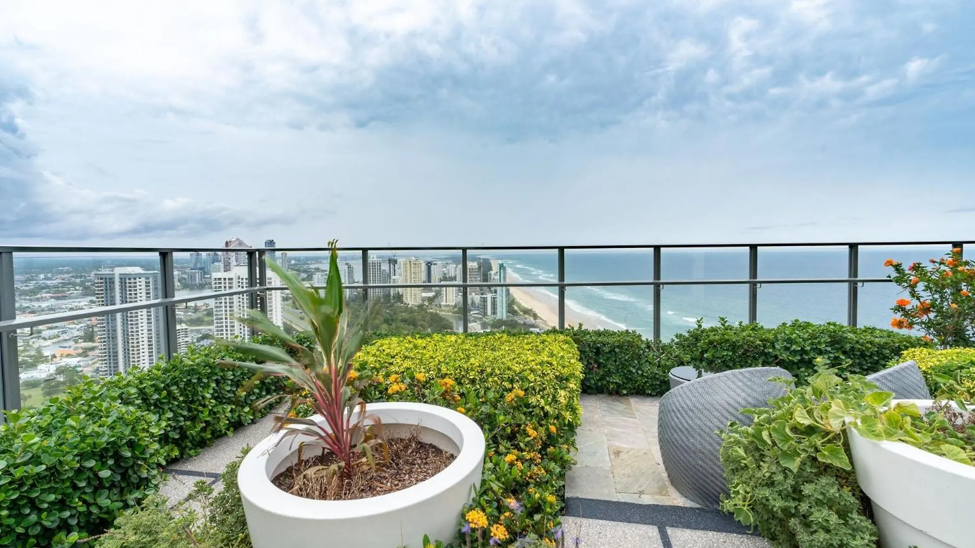 Rhapsody Stunning Ocean Views - Coasthm Apartment *