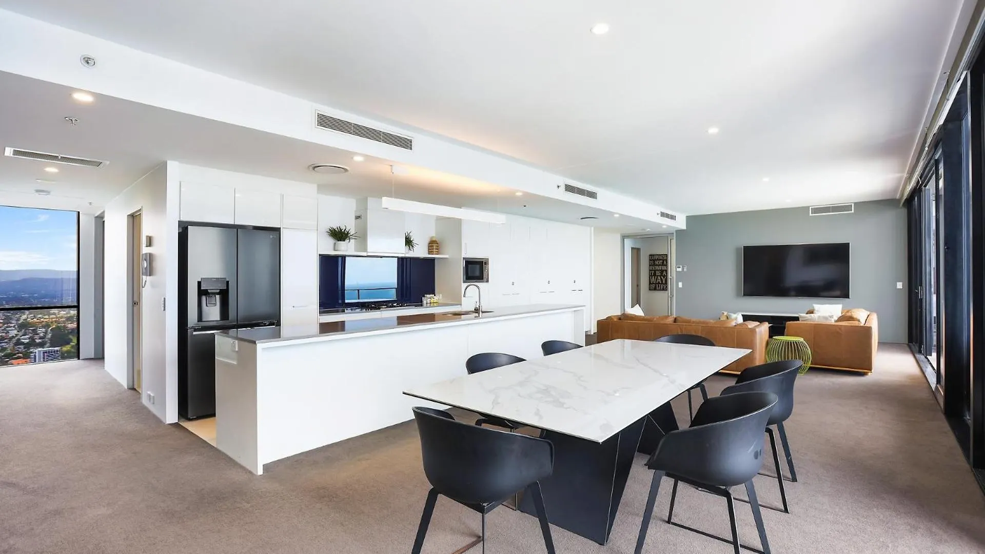 Apartment Circle On Cavill 2, 3, 4 & 5 Bedroom Skyhomes & Sub Penthouses By Holidays