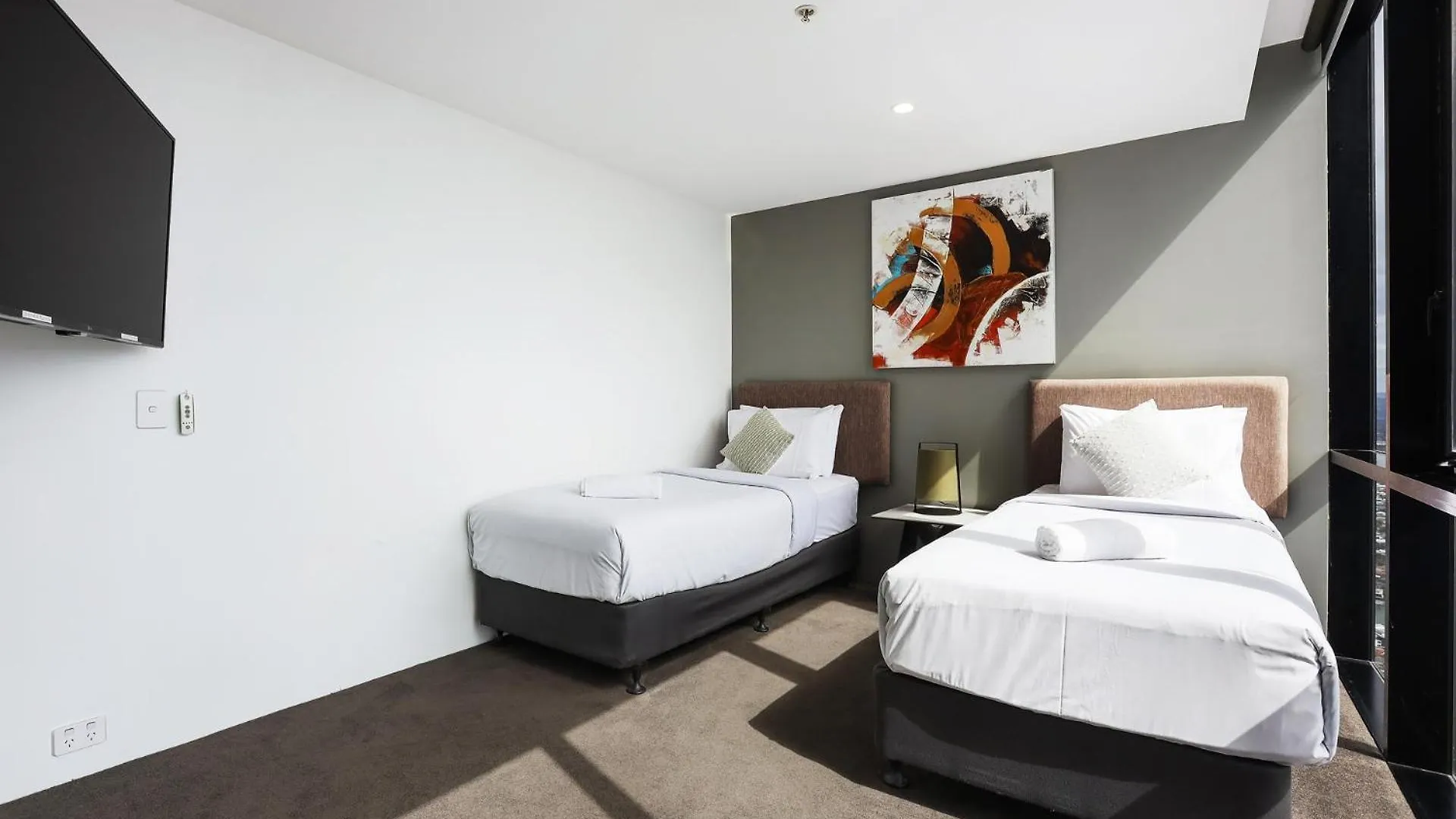 Circle On Cavill 2, 3, 4 & 5 Bedroom Skyhomes & Sub Penthouses By Holidays Apartment *