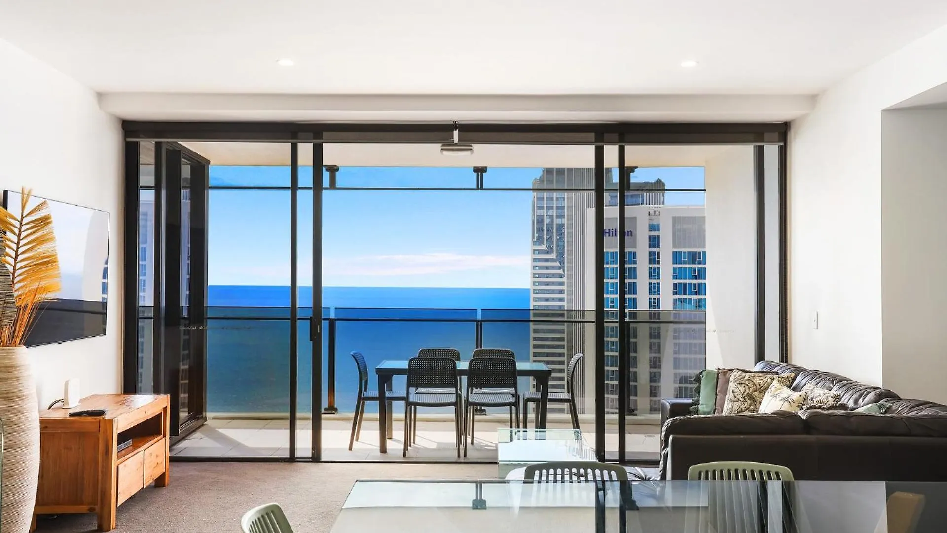Circle On Cavill 2, 3, 4 & 5 Bedroom Skyhomes & Sub Penthouses By Holidays Apartment