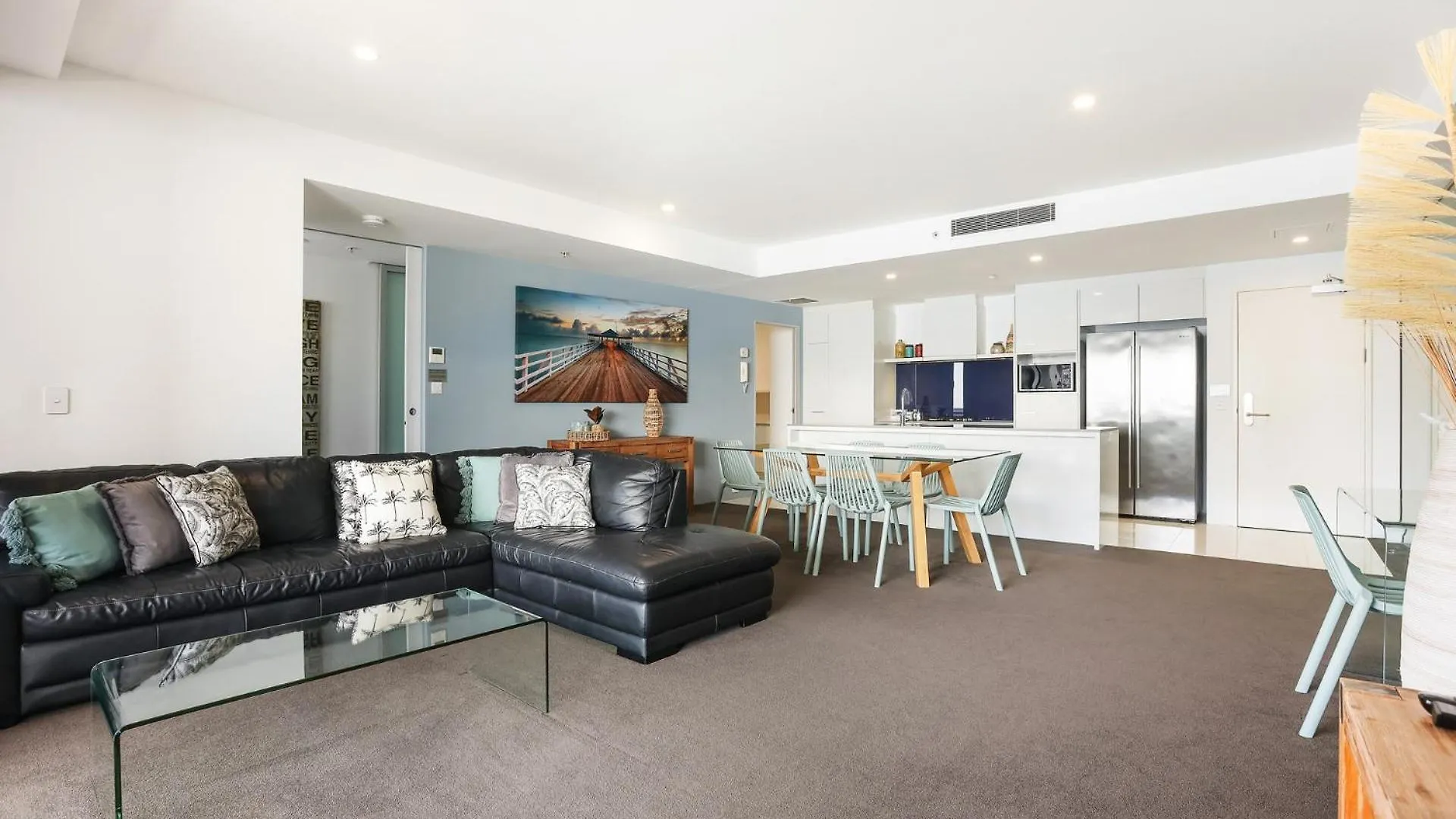 Circle On Cavill 2, 3, 4 & 5 Bedroom Skyhomes & Sub Penthouses By Holidays Apartment *