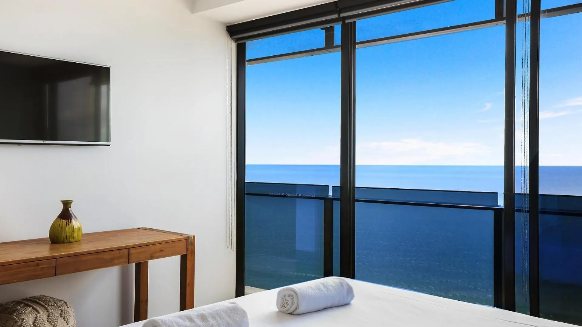 Circle On Cavill 2, 3, 4 & 5 Bedroom Skyhomes & Sub Penthouses By Holidays