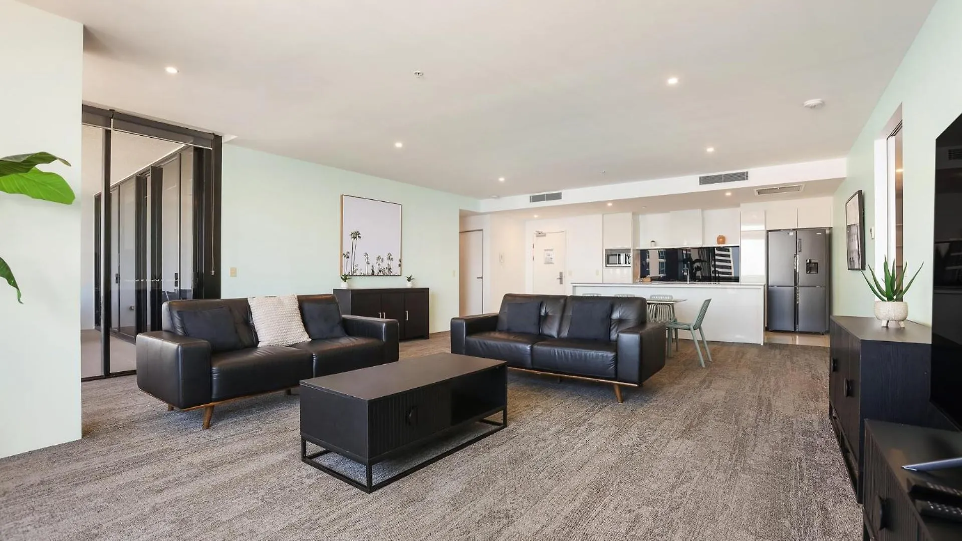 Circle On Cavill 2, 3, 4 & 5 Bedroom Skyhomes & Sub Penthouses By Holidays Apartment *