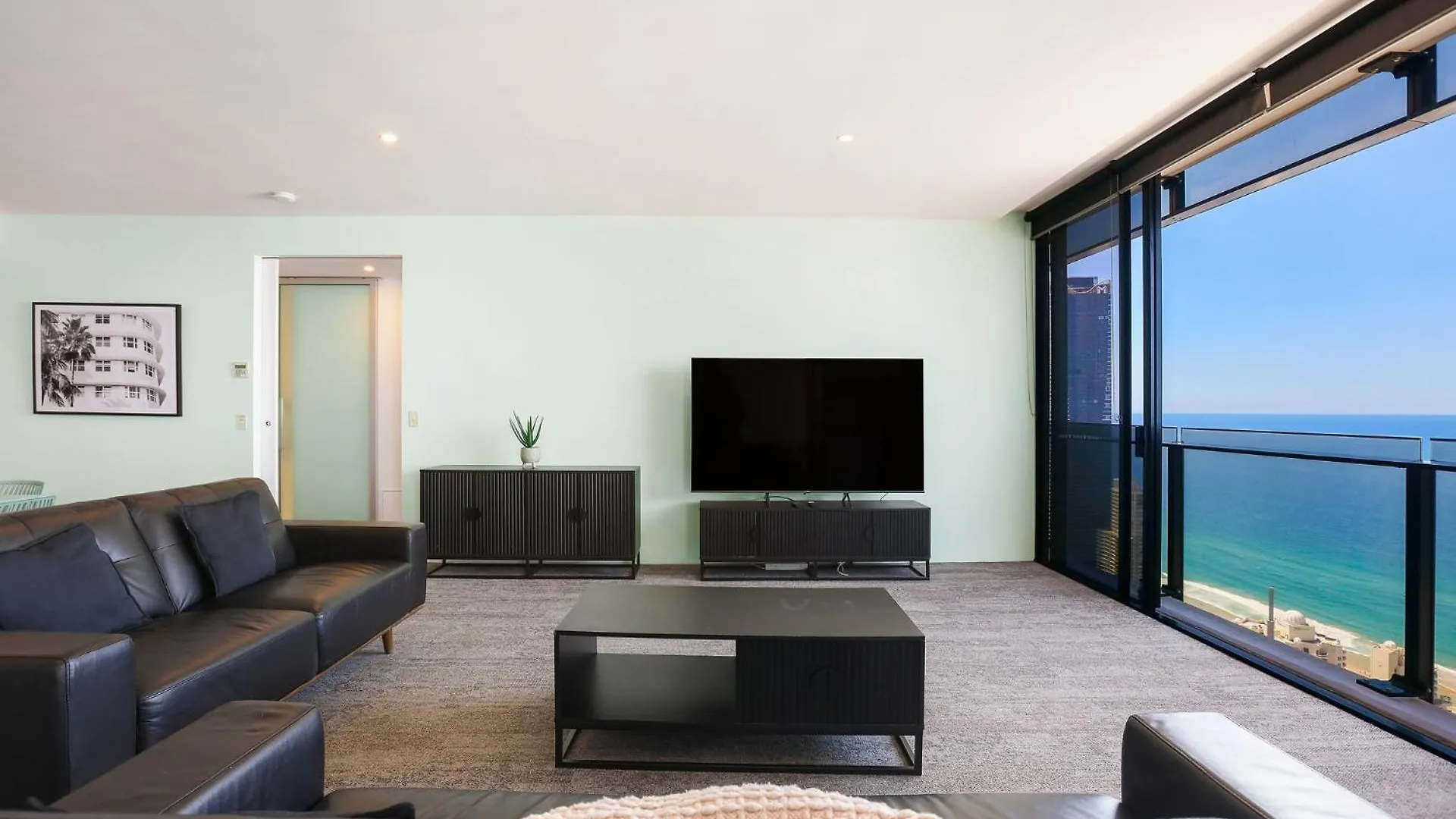 Circle On Cavill 2, 3, 4 & 5 Bedroom Skyhomes & Sub Penthouses By Holidays Apartment *