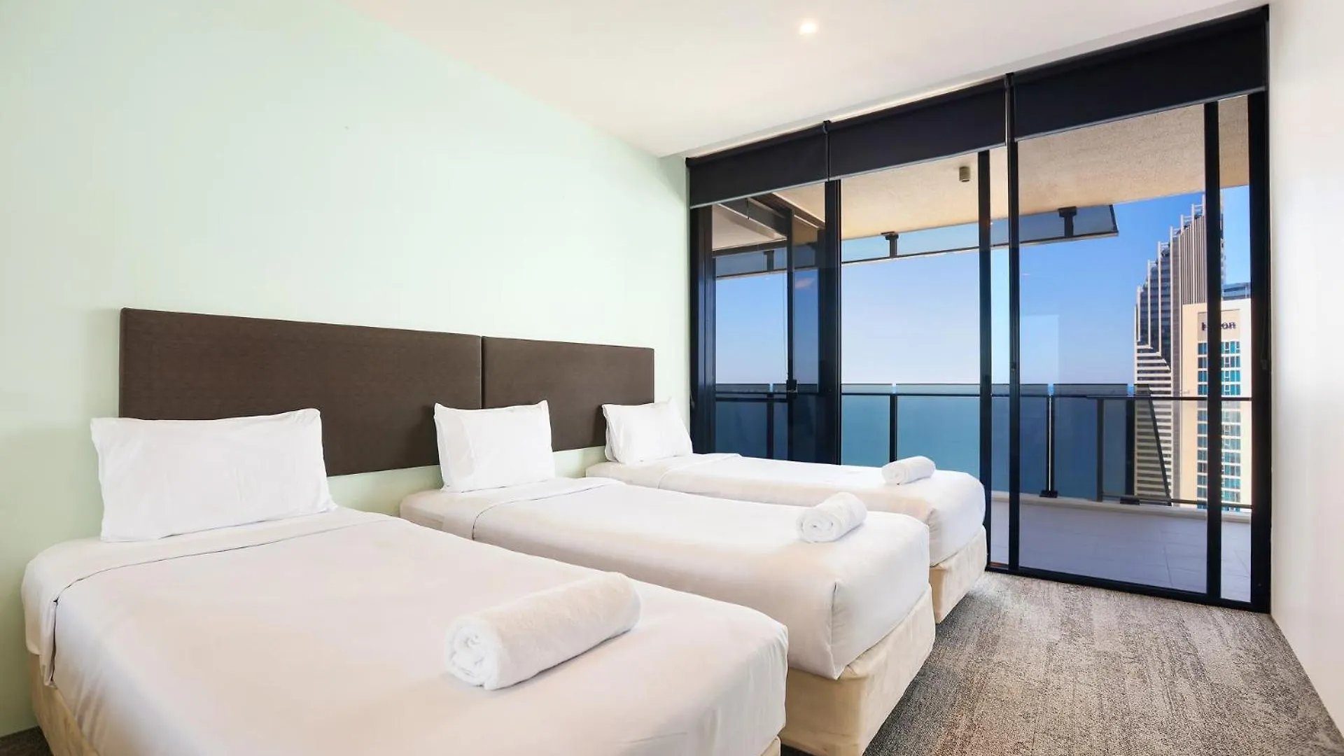 Circle On Cavill 2, 3, 4 & 5 Bedroom Skyhomes & Sub Penthouses By Holidays *